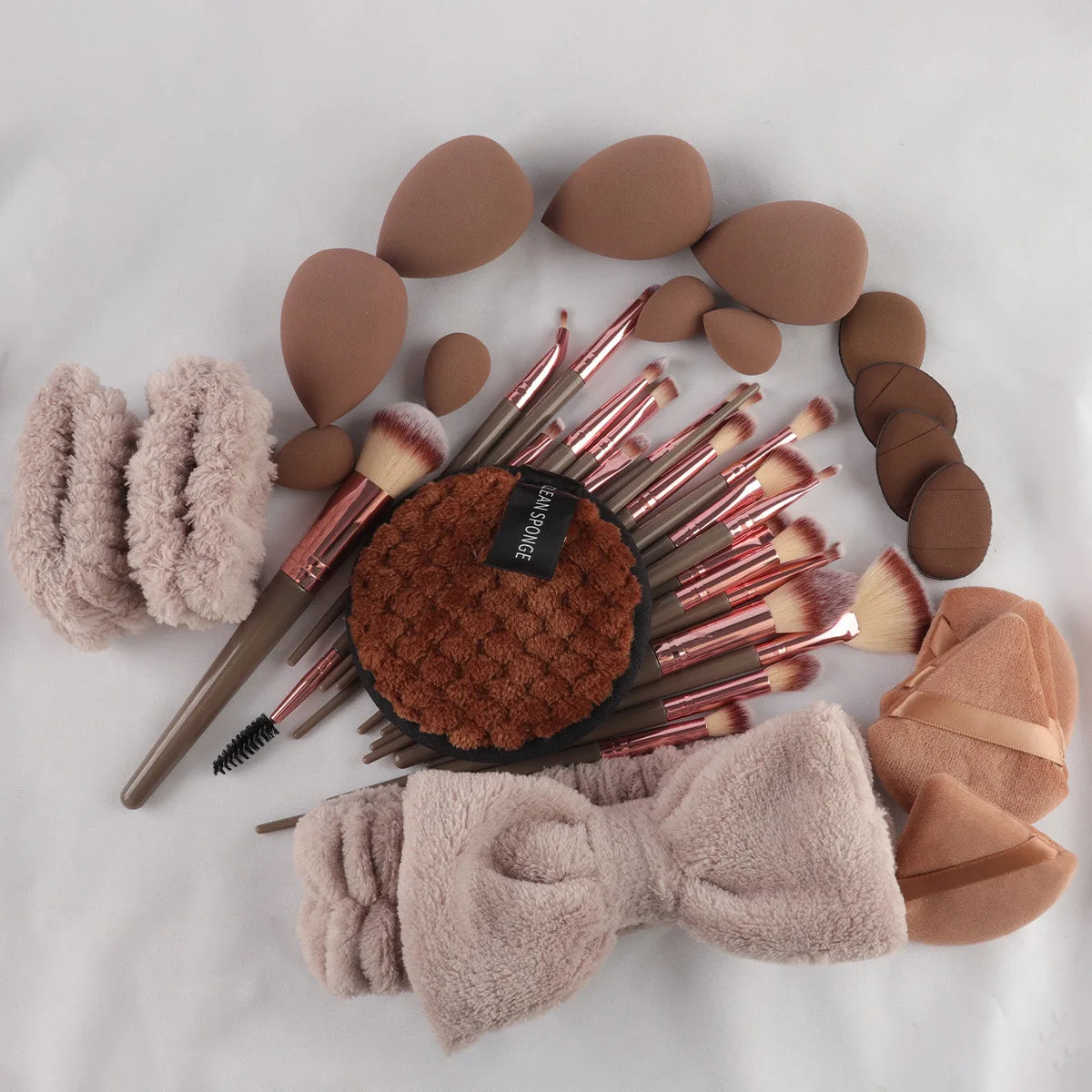 Professional Makeup Brush Set with Sponge Foundation Blush Eyeshadow Kit Nylon Cosmetic Tools for Women Girls Beginners Gift