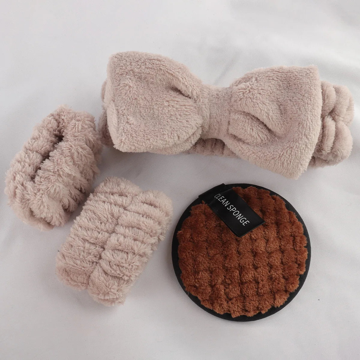 Professional Makeup Brush Set with Sponge Foundation Blush Eyeshadow Kit Nylon Cosmetic Tools for Women Girls Beginners Gift